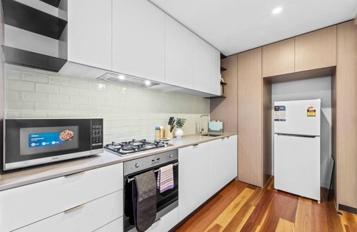 Hawthorn Apartment | Modern Chic Retreat - 2 BR Apartment Hawthorn