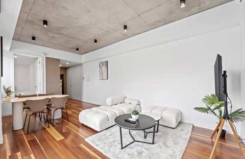 Hawthorn Apartment | Modern Chic Retreat - 2 BR Apartment Hawthorn