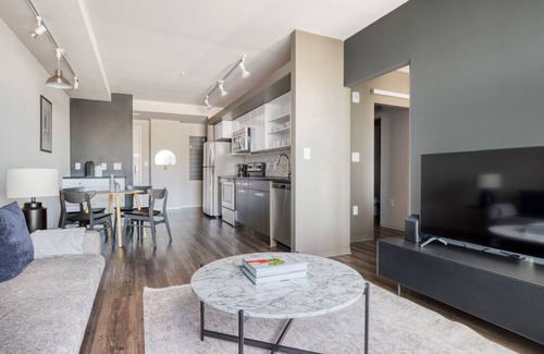 Theatre District Apartment | Modern Chinatown/Theater District 2BR w/W/D & Gym, nr T, by Blueground