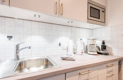 Westerland Apartment | Modern. Close to the beach. South-facing balcony. - House Blanker Hans