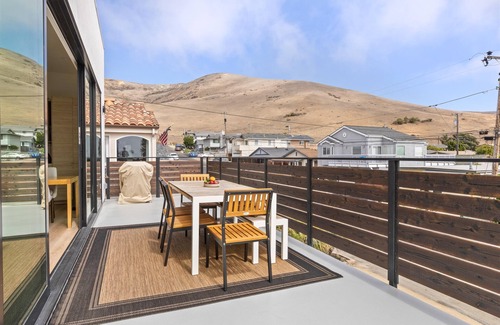 Morro Bay House | Modern Coastal Retreat with Views – Furnished 2BR 2BA - 30+ Day Rental