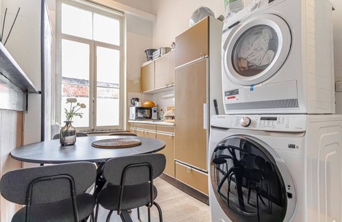 Ghent City Centre Apartment | Modern Comfort: Elegant 5 BR Apt. at Ghent's Core