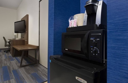 Ruckersville Hotel | Modern Comfort & In-Room Amenities l Close to Charlottesville Highlights
