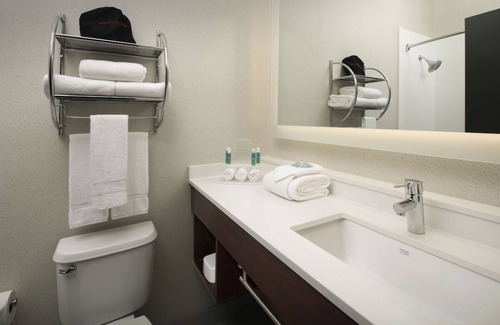 Ruckersville Hotel | Modern Comfort & In-Room Amenities l Close to Charlottesville Highlights