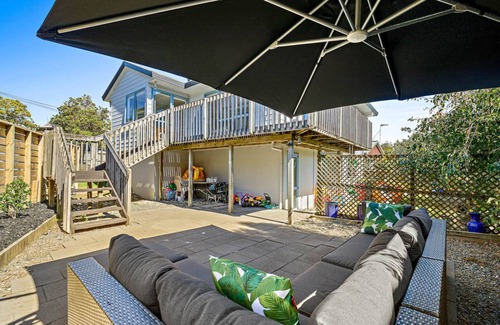 Stanmore Bay House | Modern, comfortable and only a 5 minute walk to the beach!
