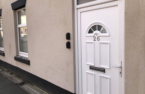 St Helens Apartment | Modern Comfy 2-bedroom Flat in St Helens