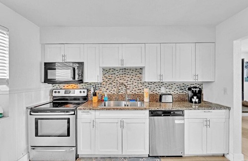 Royal Poinciana House | Modern & Comfy 2 BR ~ Mins to Beach & Casino #191