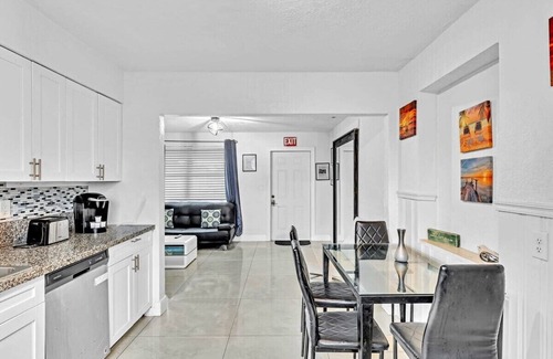 Royal Poinciana House | Modern & Comfy 2 BR ~ Mins to Beach & Casino #191