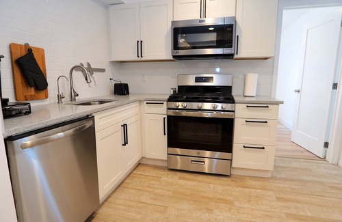 Seaside Heights Apartment | Modern Comfy Beach Getaway with Deck and Parking - 604 #4