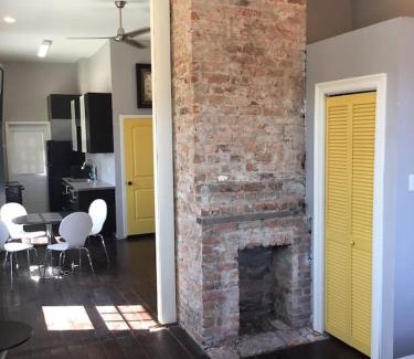 South 7th Ward Apartment | Modern Condo 2 Blocks From Quarters