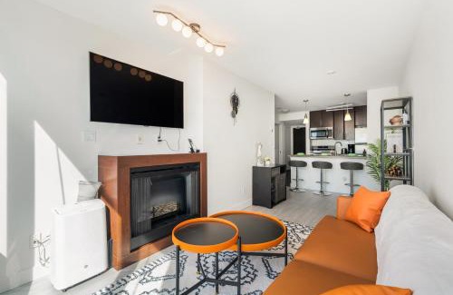 Crosstown Apartment | Modern Condo in Downtown Vancouver