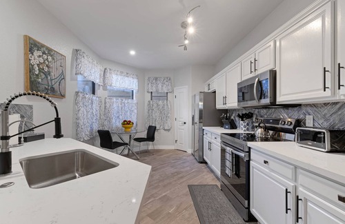 Kierland Condo | Modern Condo In The Heart Of Scottsdale | Pool