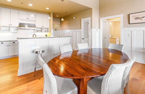 Port St. Joe House | Modern Condo with Shared Pool, High-Speed WiFi, Central AC, and Washer/Dryer!