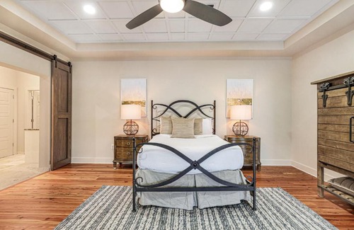 Central Business District Apartment | Modern Condos Close to City Attractions