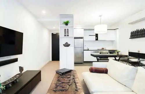 South Yarra Apartment | Modern Cosmopolitan Retreat on Toorak Rd