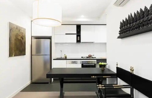 South Yarra Apartment | Modern Cosmopolitan Retreat on Toorak Rd