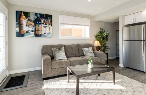 Springbank Hill Apartment | Modern & Cosy, Free Parking, 15 mins to Downtown