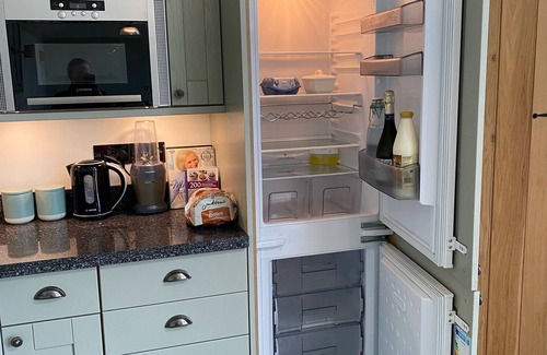 Bury St Edmunds House | Modern cottage, hot tub and pet friendly with large enclosed private garden