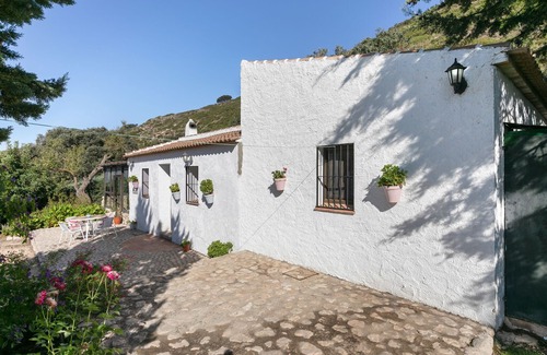 La Joya Cottage | Modern Cottage in La Joya with Private Pool