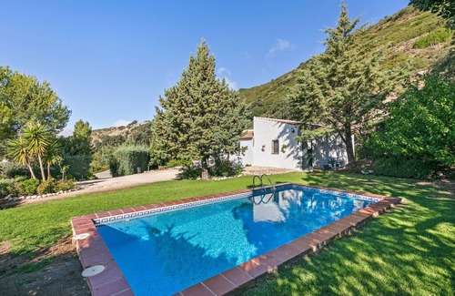La Joya Cottage | Modern Cottage in La Joya with Private Pool