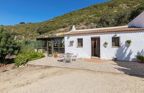 La Joya Cottage | Modern Cottage in La Joya with Private Pool
