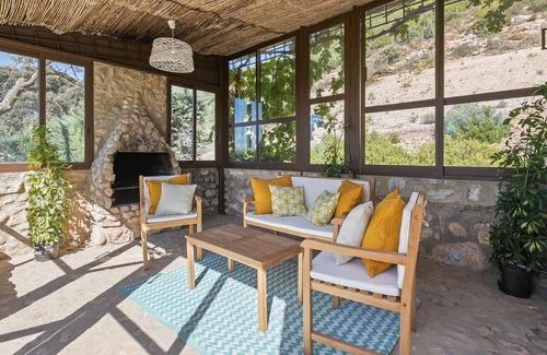 La Joya Cottage | Modern Cottage in La Joya with Private Pool