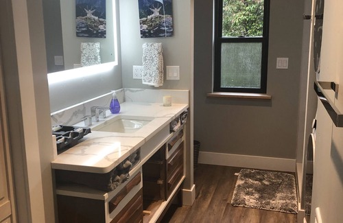 Somers House | Modern cottage with amazing views of Flathead Lake and the Rocky Mountains