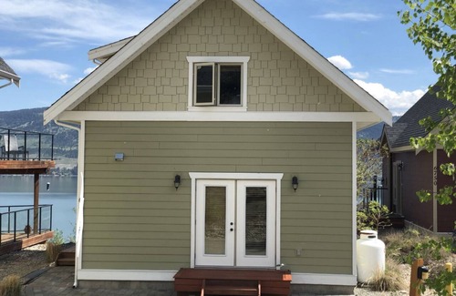 Central Okanagan Cottage | Modern cottage with spectacular view, sleeps 6- FINTRY BC