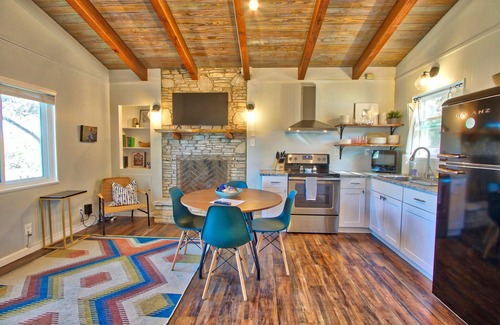 Canyon Lake Cottage | Modern Cottages with Prime Canyon Lake Access