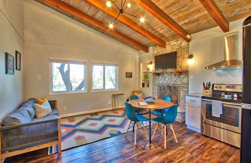 Canyon Lake Cottage | Modern Cottages with Prime Canyon Lake Access