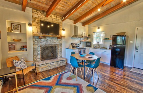 Canyon Lake Cottage | Modern Cottages with Prime Canyon Lake Access
