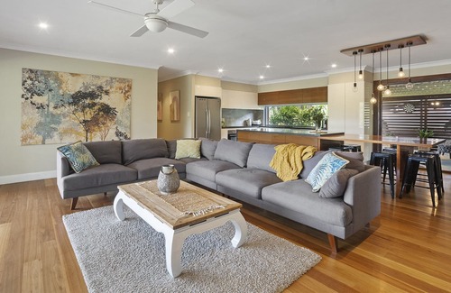 Mount Cotton House | Modern Country Homestead close to Theme Parks