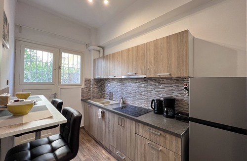Thissio Apartment | Modern & Cozy 51sqm Apt in Thisseio
