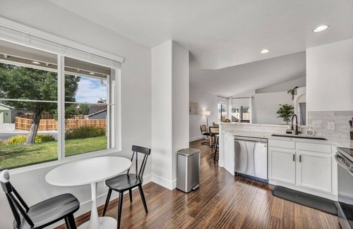 Northwest Reno House | Modern & Cozy Reno Retreat with EV Charger – Near Downtown & Tahoe