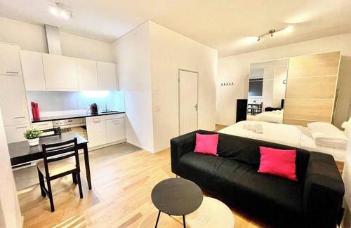 Oerlikon Apartment | Modern Cozy Studio in the City (SH-0.4L)