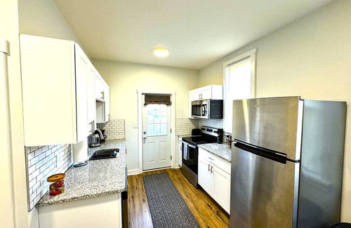 Wilmington Apartment | Modern Cozy Unit With King Bed