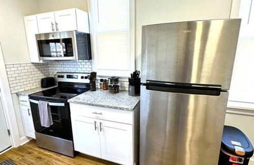 Wilmington Apartment | Modern Cozy Unit With King Bed