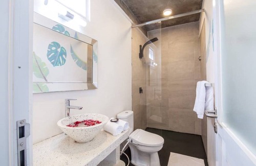 Pererenan Hotel | Modern, Deluxe Room with pool view #2