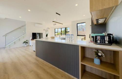Forrest Hill Villa | Modern Design Brand New House in Forrest Hill