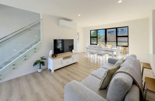 Forrest Hill Villa | Modern Design Brand New House in Forrest Hill