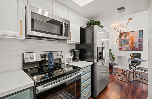 Northeast Reno Condo | Modern dog-friendly condo with WiFi, shared amenities - pool, gym