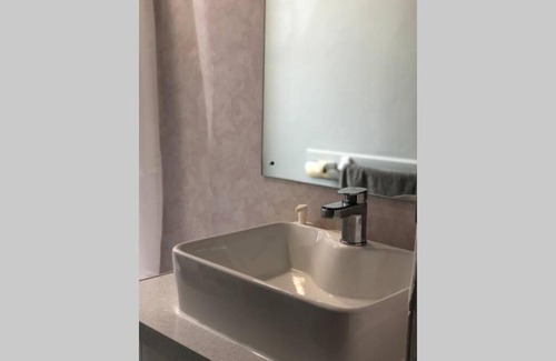 Gorgie Apartment | Modern Double Bed Apartment Close to City Centre