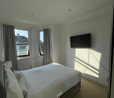 Edgware House | Modern Double Bedroom with Marble private bathroom
