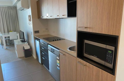 Mackay Apartment | Modern Dual Key Apt w Pool in the heart of Mackay