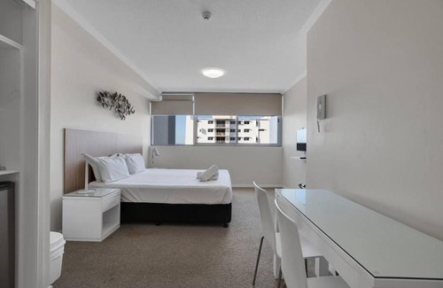 Mackay Apartment | Modern Dual Key Apt w Pool in the heart of Mackay