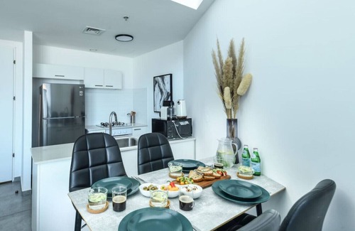 Tel Aviv Apartment | Modern Duplex with Sea View & Mamad