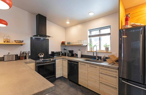 Lower Rattlesnake House | Modern, Eco-Friendly Home - Walking distance to Downtown Missoula & St. Pats Hospital