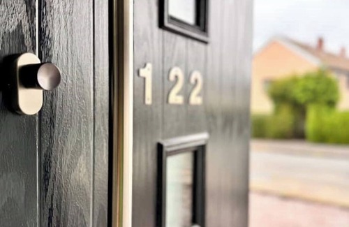 Staple Hill Apartment | Modern en-suit room in Bristol 5