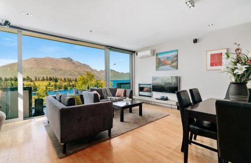 Queenstown Apartment | Modern Executive Living in Pounamu