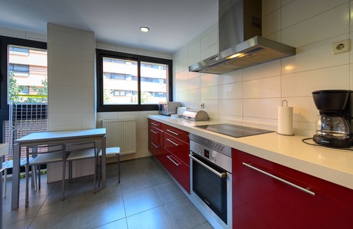 Legazpi Apartment | Modern Family Apartment with Terrace and Pool in Madrid SOD1